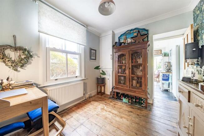 breakfast room h.jpg