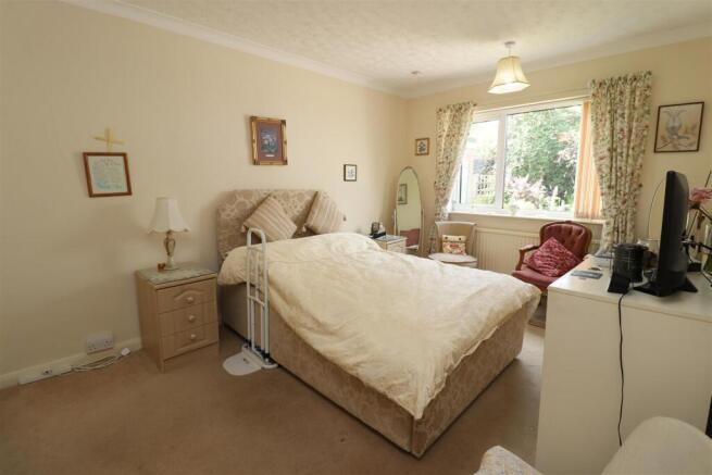 3 bed Detached Bungalow for sale Image 6