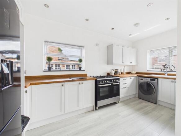 3 bed Semi-Detached for sale Image 5