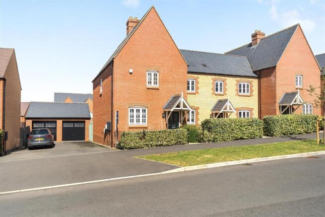 105 Redcar Road, Towcester (23).jpg