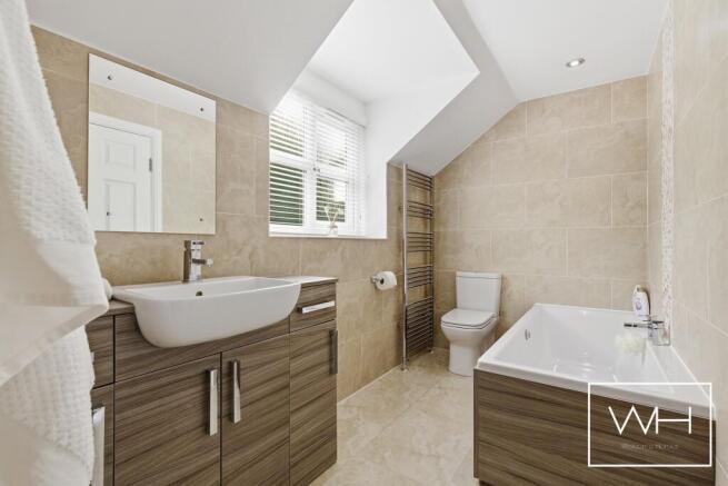 5 bed Detached for sale Image 6
