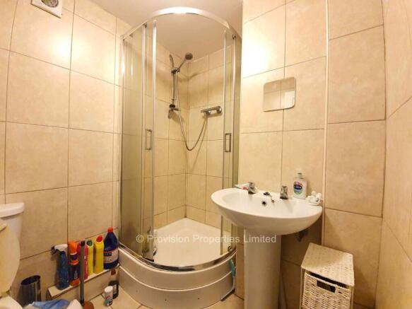 7 bed End of Terrace to rent Image 5
