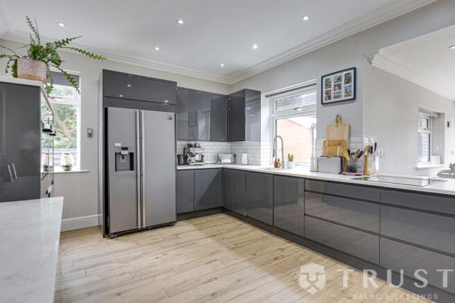 3 bed Detached for sale Image 5