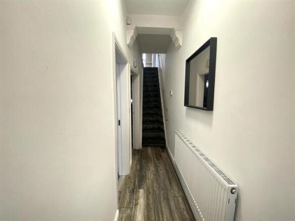 25ds.hallway.jpg