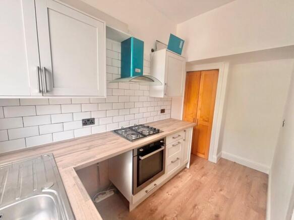 2 bed House to rent Image 3