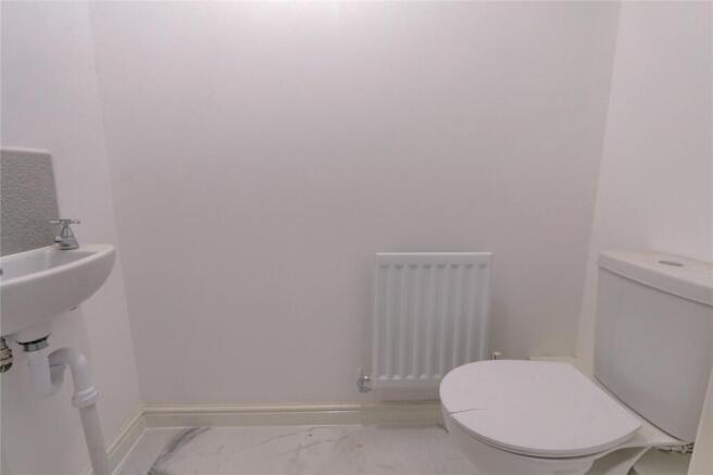 4 bed Detached to rent Image 6