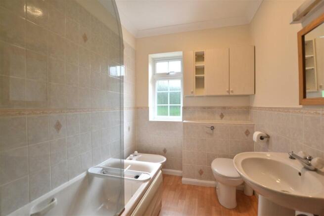 Family Bathroom.JPG