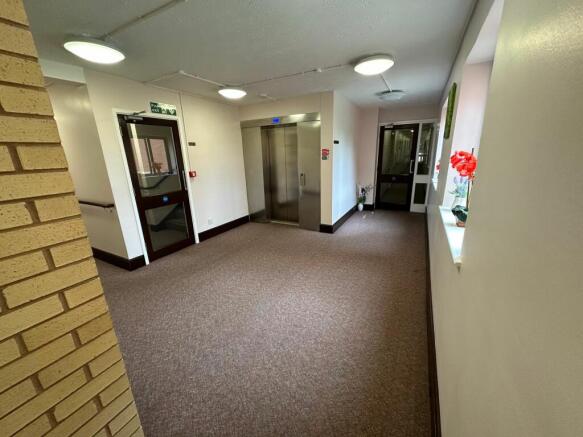 Entrance / Lift