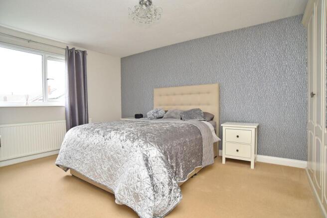 4 bed Detached for sale Image 8
