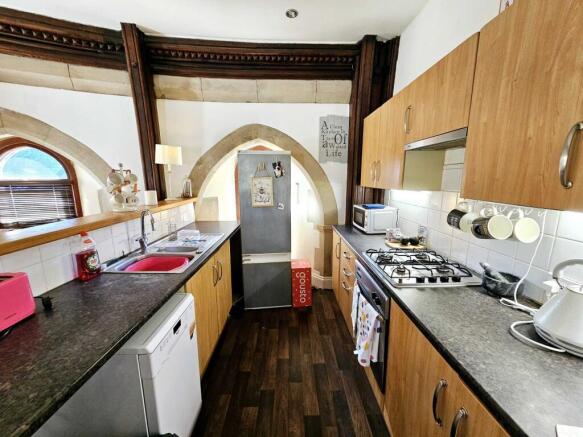2 bed Flat for sale Image 6