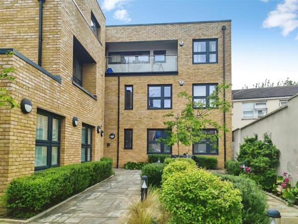 Flat 2 James Yard Queens Road front.jpg