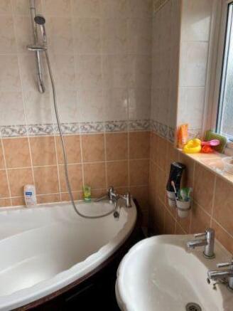 Bathroom a.jpg