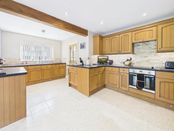 open plan dining/kitchen