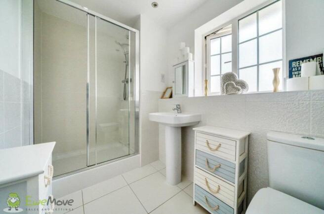 Ensuite to Bed 1