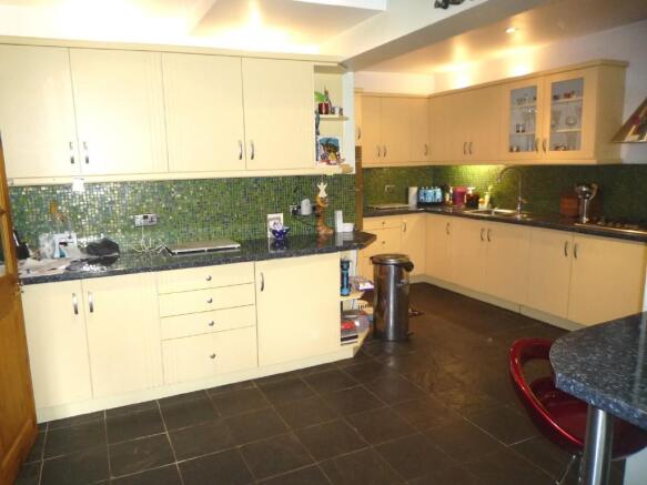 Kitchen/b'fast room