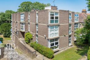 Flat 6, 99 Harefield House, Palmerston Road, Buckhurst Hill IG9 5NH