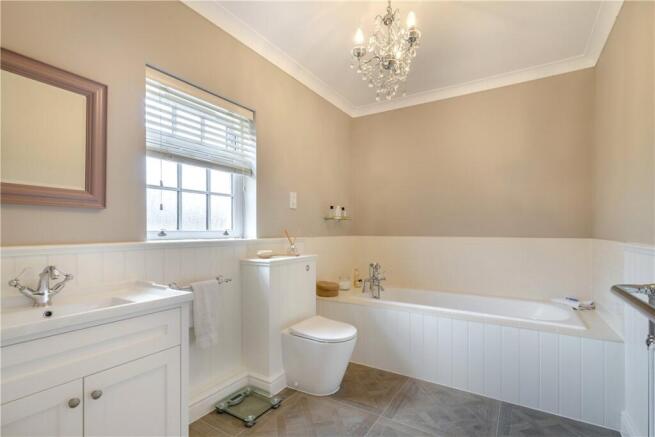 5 bed House for sale Image 11
