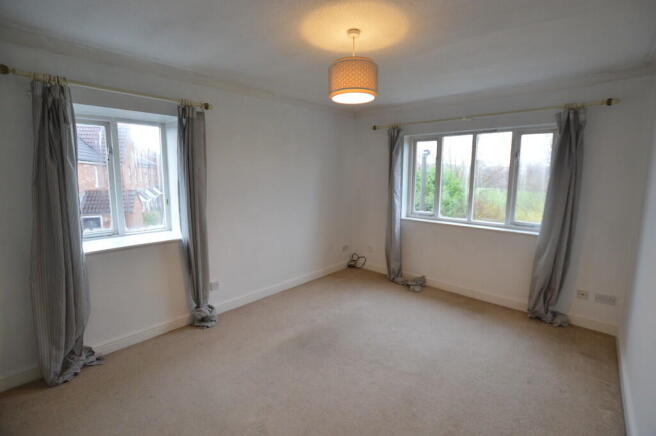 2 bed Apartment to rent Image 4