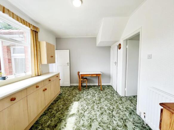 Dining Room pic 4.jpg