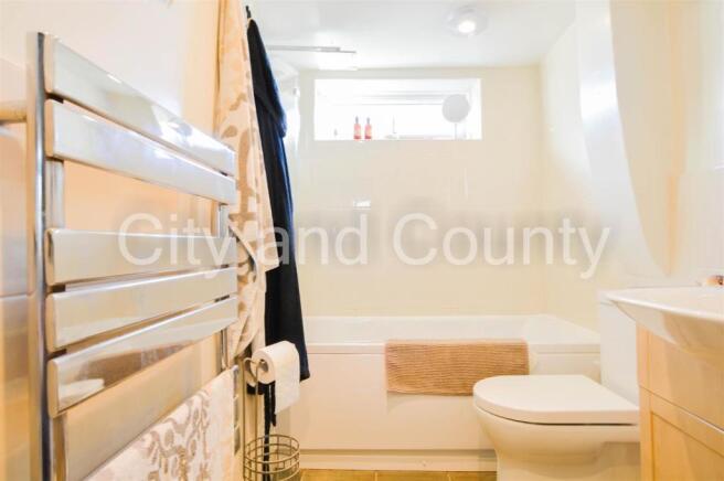 Bathroom 2.jpg