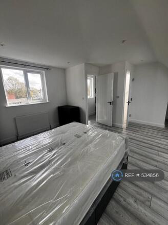 Loft Bedroom With En-Suite Bathroom