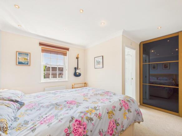 3 bed Town House for sale Image 10