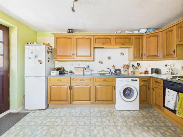 3 bed Semi-Detached Bungalow for sale Image 10