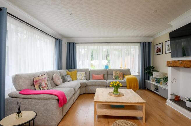5 bed Semi-Detached for sale Image 10