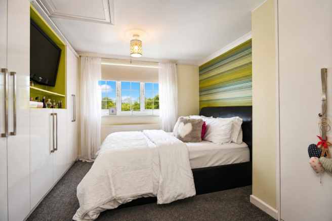 4 bed Semi-Detached for sale Image 11