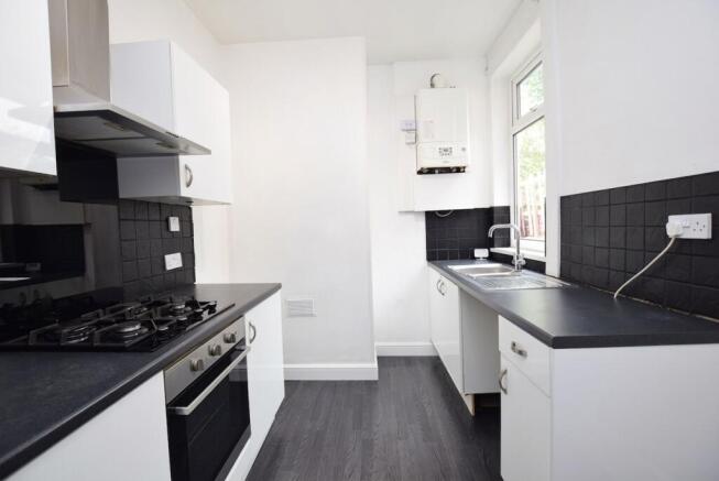 2 bed Semi-Detached to rent Image 5