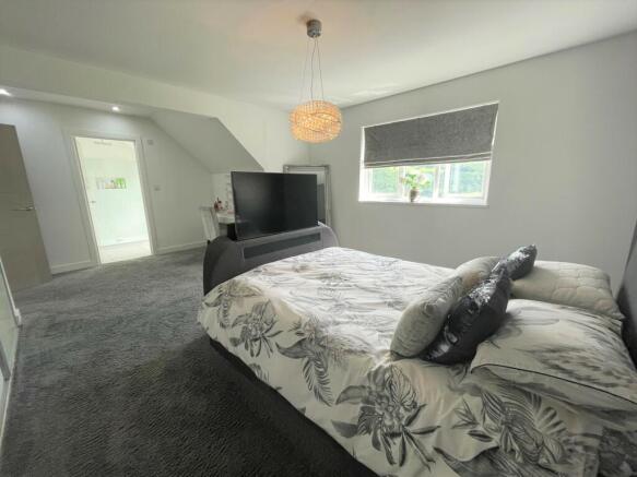 MASTER BEDROOM D