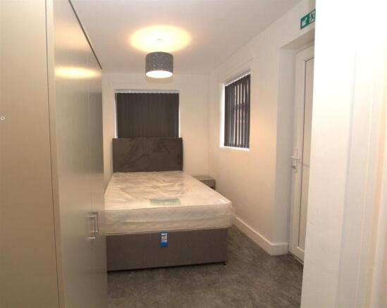 4 bed Terraced to rent Image 8