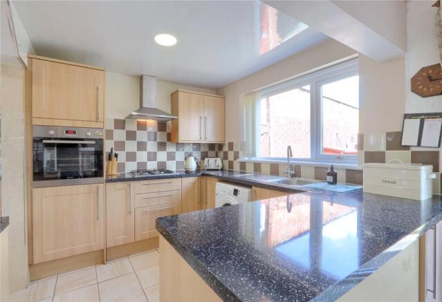 3 bed Semi-Detached for sale Image 5