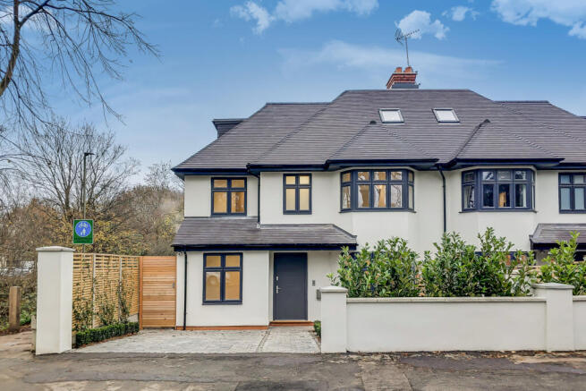 Bridge Lane, NW11: Executive Family Residence £7