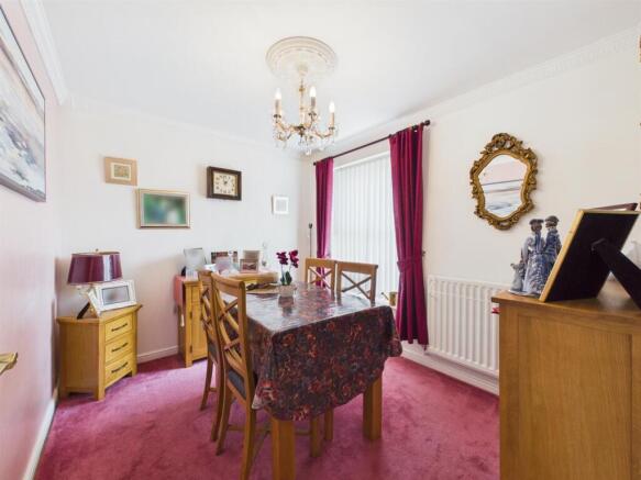 Dining room: