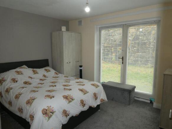 2 bed Apartment to rent Image 10