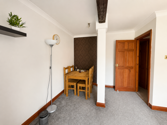 Regents Court, Macclesfield, SK11 6ET photo 4