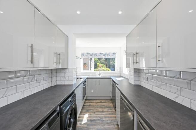 5 bed Detached to rent Image 5