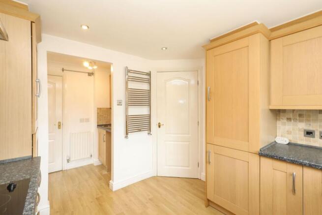 4 bed Detached for sale Image 8