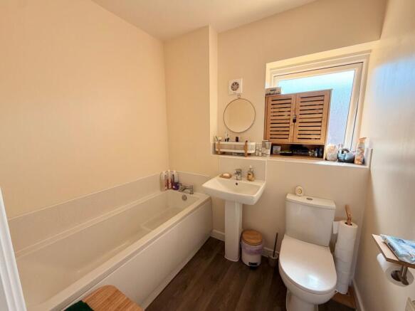2 bed Flat to rent Image 9