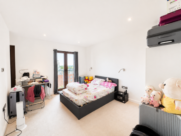 Apartment in Hertfordshire - View 4