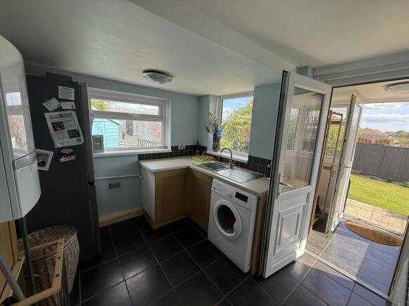 4 bed Detached Bungalow for sale Image 8
