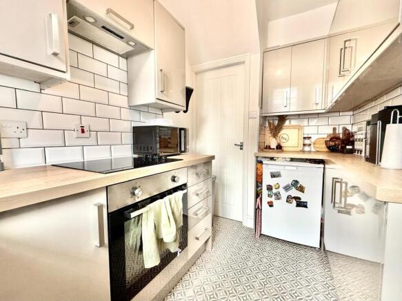 2 bed Terraced to rent Image 5
