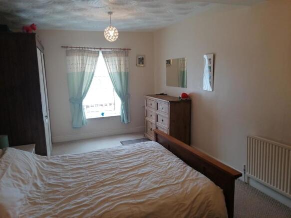 BEDROOM 1 (FRONT)