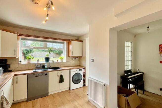3 bed Semi-Detached for sale Image 10