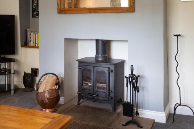 5 bed Detached for sale Image 8