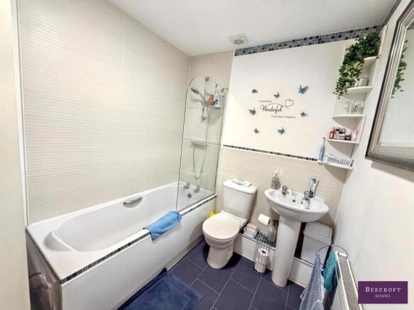 2 bed Apartment for sale Image 12