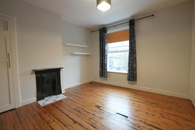 2 bed Terraced to rent Image 6
