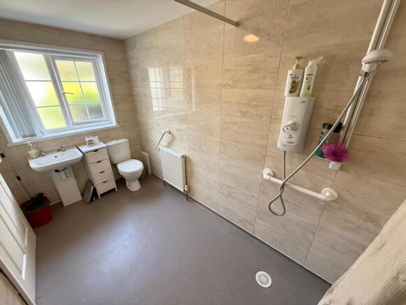 5 bed Semi-Detached for sale Image 12