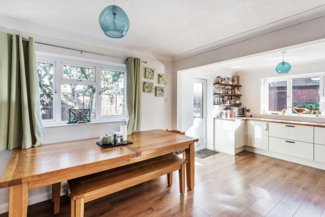 Kitchen/Dining...